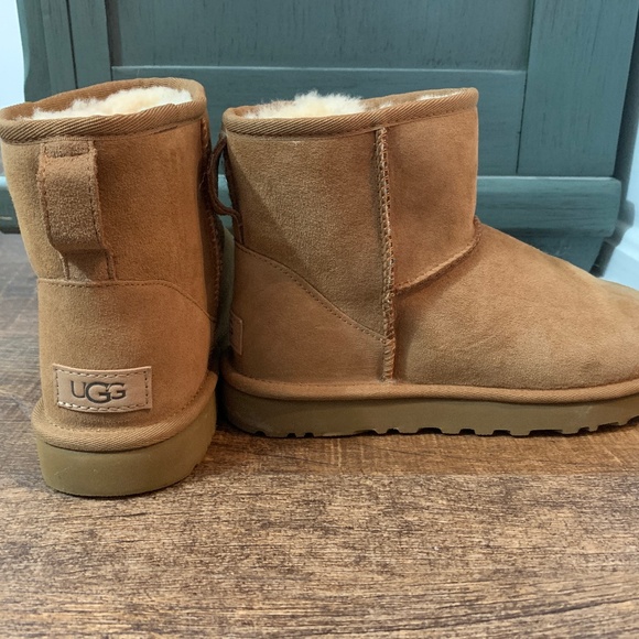 Ugg Boots size 8 - Picture 1 of 6